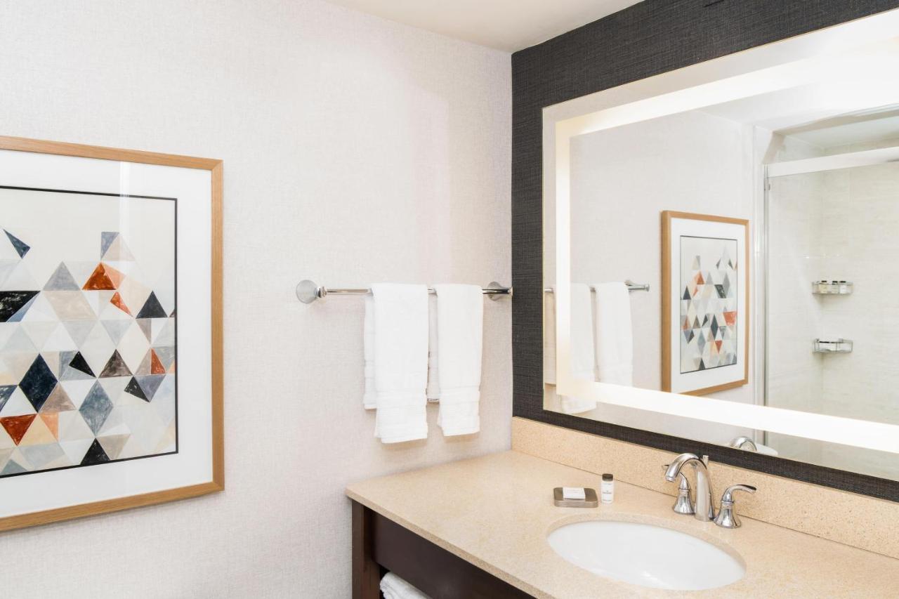 Sheraton Ann Arbor Hotel מראה חיצוני תמונה